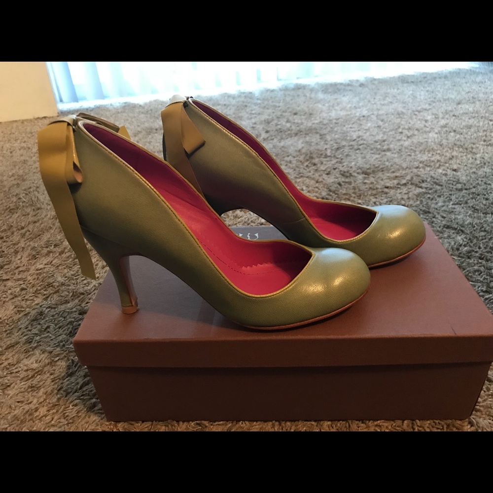 Pumps - Picture 2 of 7